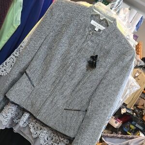 Elegant Gray Herringbone Blazer with Black Accent